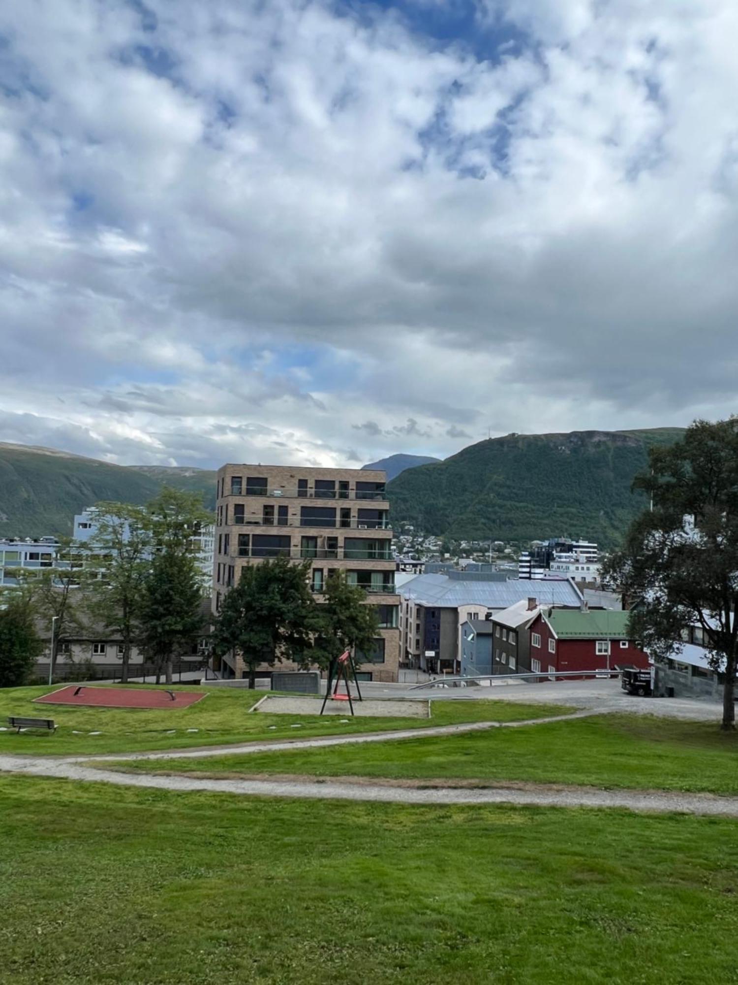 Luxury Apartment Downtown Tromso With 2 Bedrooms And 2 Bathrooms And Parking Eksteriør billede